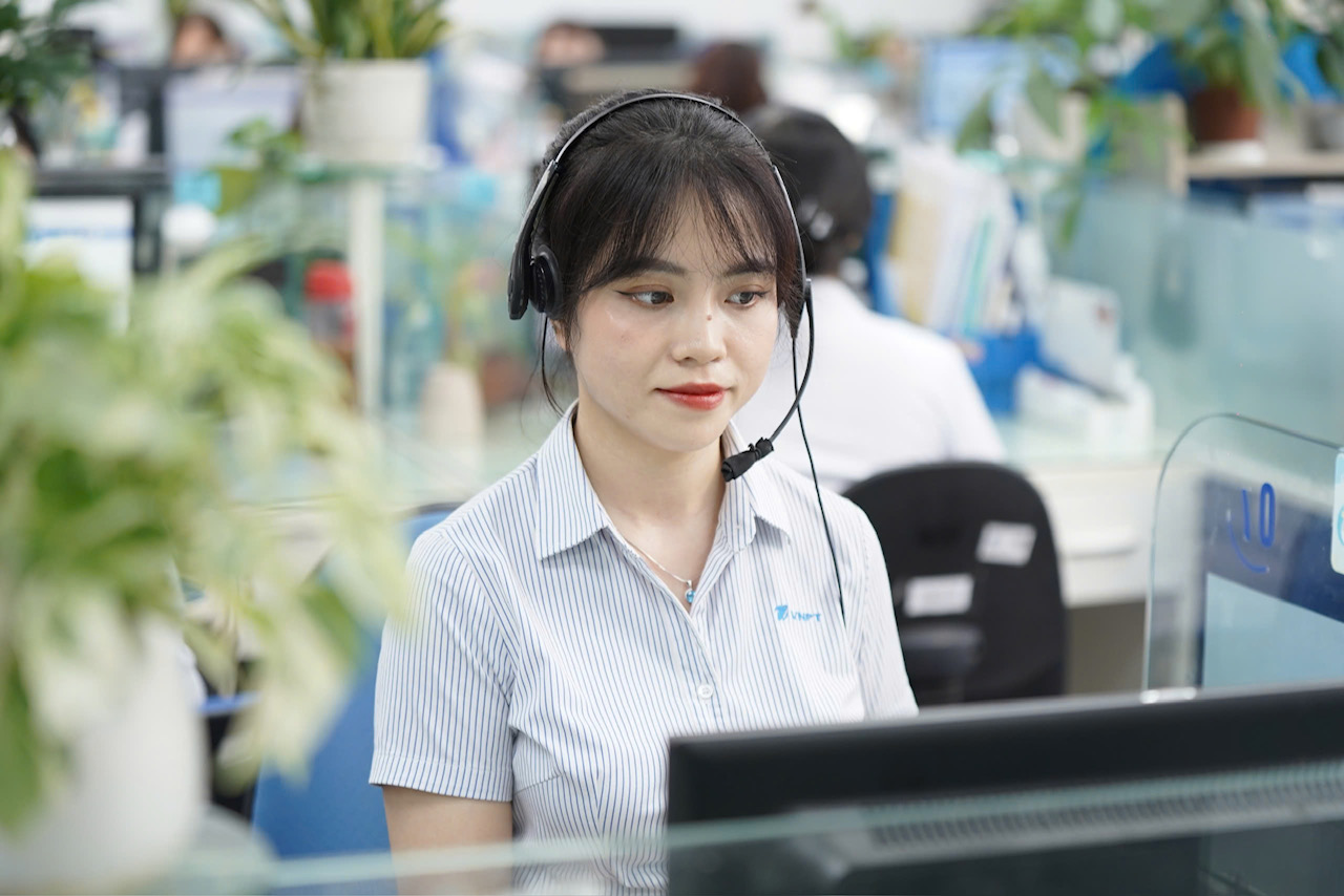 Tổng đài chăm sóc khách hàng VNPT sẵn sàng hỗ trợ khách hàng 24/7.