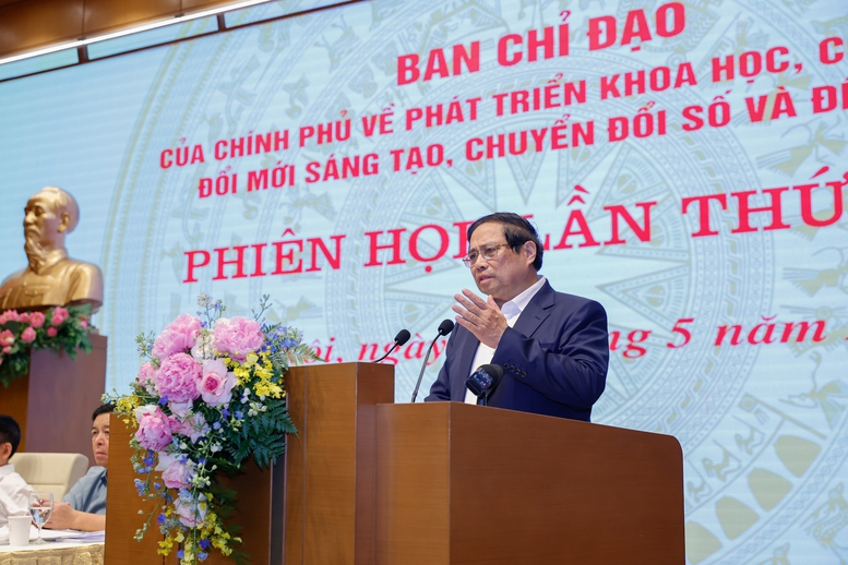 Thủ tướng đề nghị Văn phòng Chính phủ, Bộ Khoa học và Công nghệ, Bộ Nội vụ, Bộ Công an phối hợp, tiếp thu các ý kiến, hoàn thiện và trình ban hành Kết luận của Thủ tướng Chính phủ, Trưởng Ban Chỉ đạo để thống nhất triển khai trong thời gian tới - Ảnh: VGP/Nhật Bắc