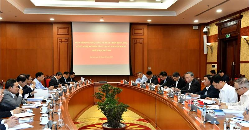 Tổng Bí thư Tô Lâm chủ trì Phiên họp thứ hai Ban Chỉ đạo Trung ương về phát triển khoa học, công nghệ, đổi mới sáng tạo và chuyển đổi số. Ảnh: Báo Nhân Dân