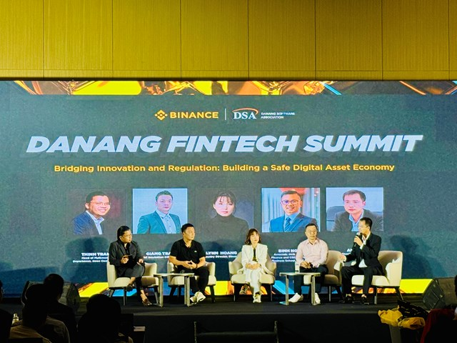 Các diễn giả trong sự kiện Đà Nẵng Fintech Summit, diễn ra tại TP. Đà Nẵng.