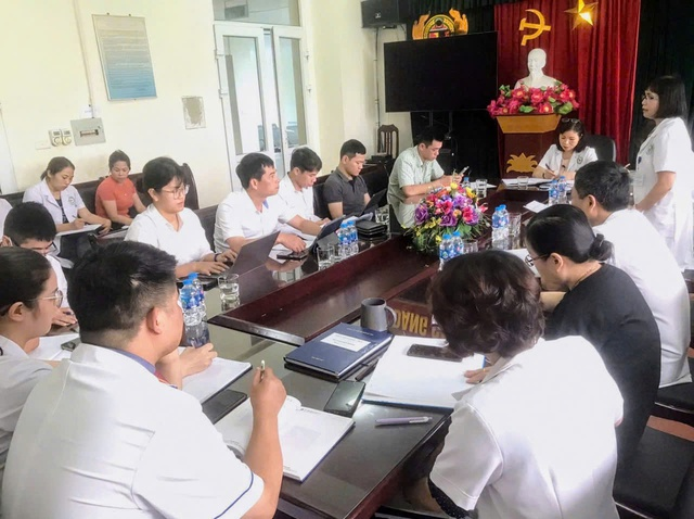 Bệnh viện Công an TP. Hà Nội và Tổng Công ty Viễn thông Mobifone àm việc về công tác chuyển đổi số dữ liệu khám chữa bệnh và chăm sóc sức khỏe. Ảnh: VGP
