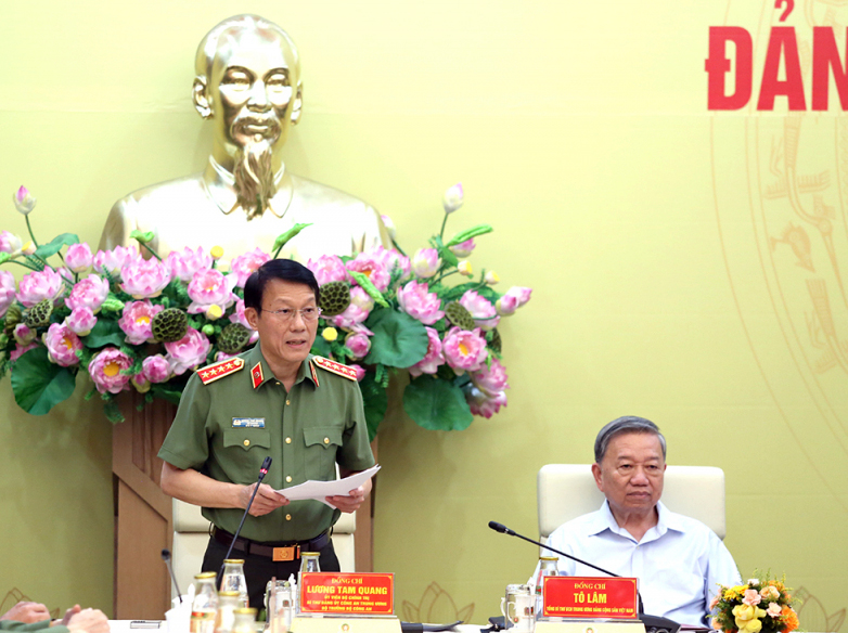 Bộ trưởng Lương Tam Quang tiếp thu ý kiến của các đồng chí lãnh đạo Đảng, Nhà nước tại hội nghị.